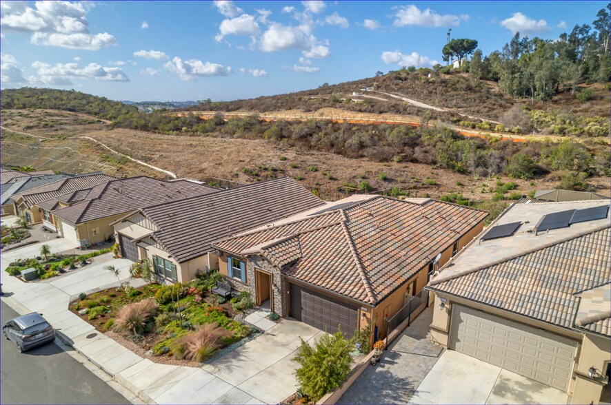 Building Photo - 1373 Topanga Dr