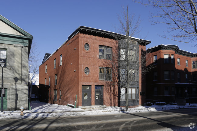 Building Photo - Carleton Court