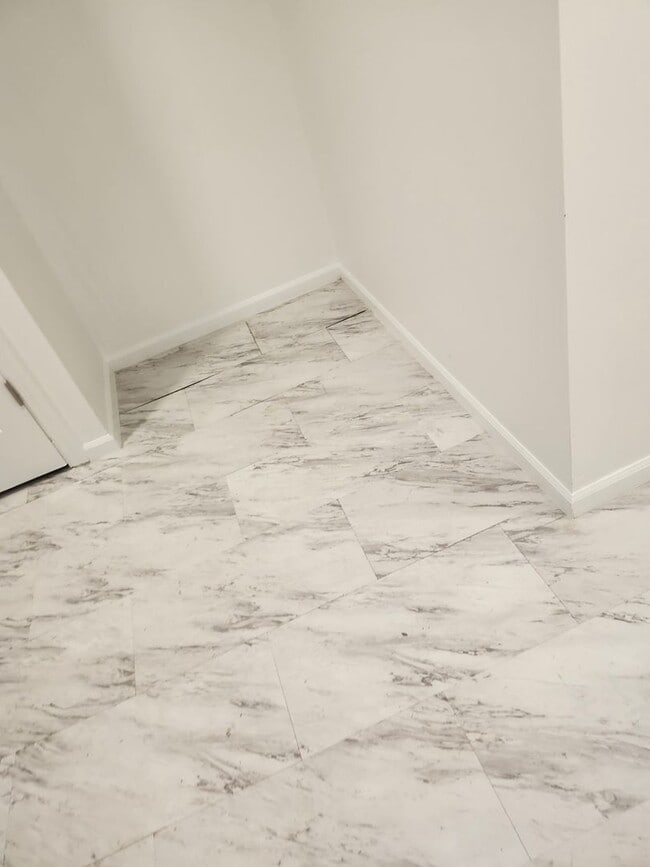 Building Photo - Single family home in great neighborhood!