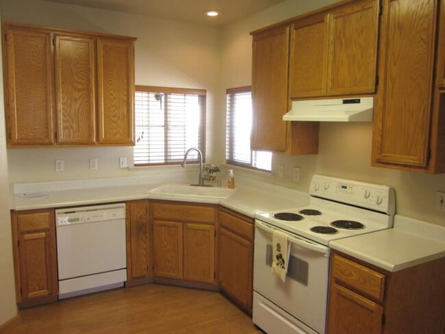 Building Photo - 3557 Century Cir