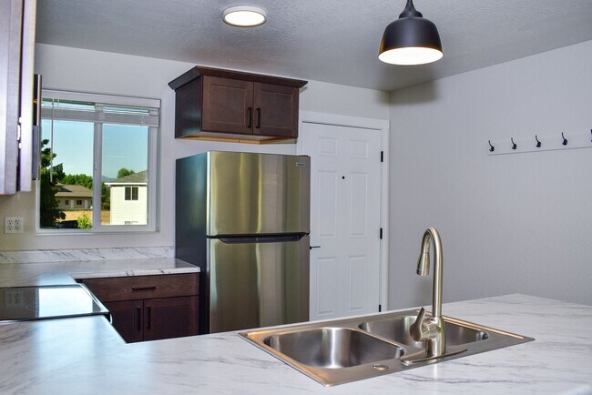 Building Photo - 1993 Sky Park Dr