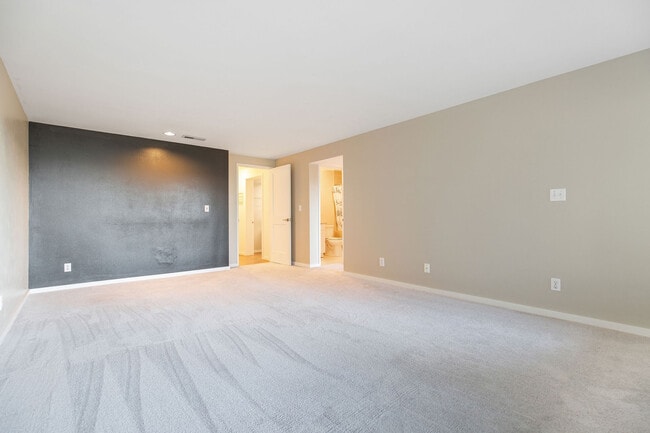 Building Photo - 4403 Powell Pl S