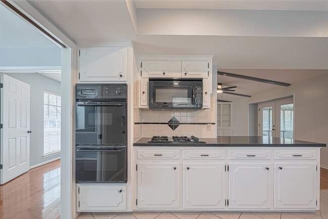 Building Photo - 16506 Amcreek Rd