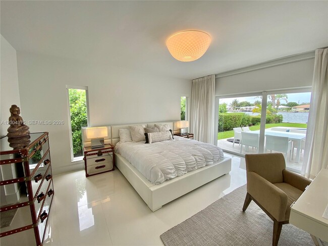 Building Photo - 265 N Shore Dr