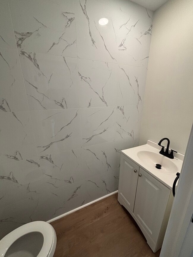 Building Photo - Rehabbed 4 bedroom Townhome