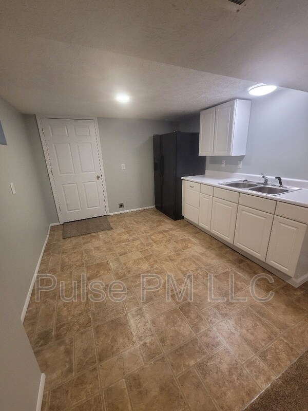 Building Photo - 2222 Oakland Ave