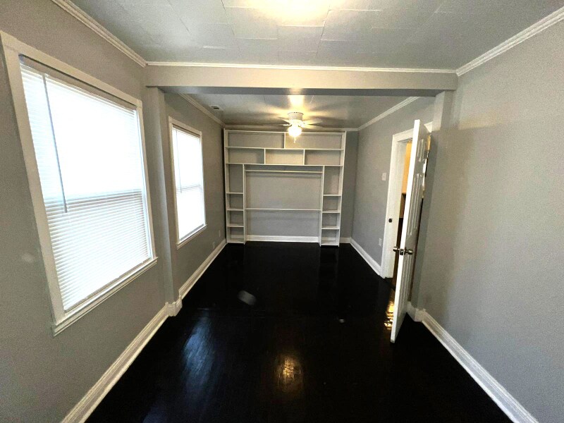 Building Photo - 10655 S Hoxie Ave