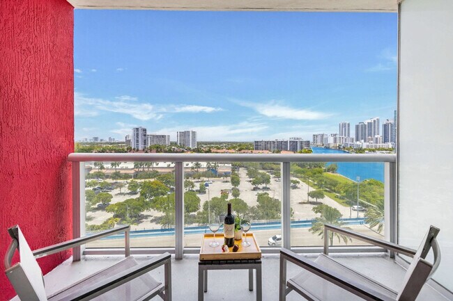 Building Photo - 2602 E Hallandale Beach Blvd