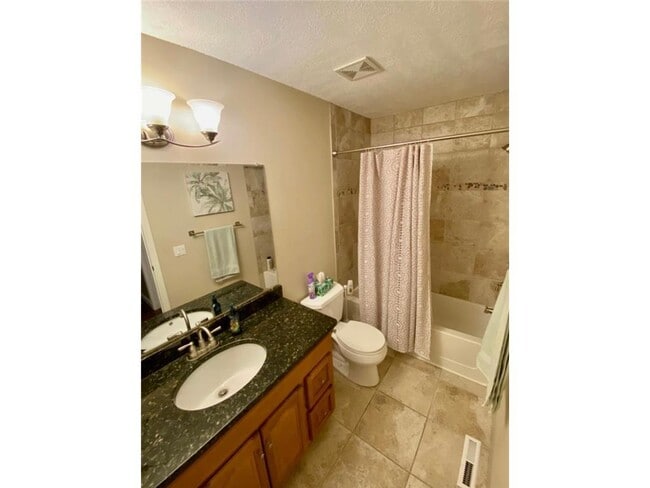 Building Photo - 2575 Heritage Dr