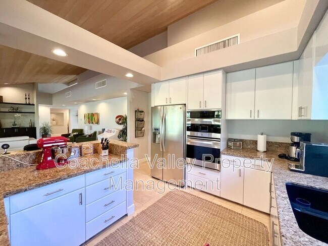 Building Photo - 48550 Valley View Dr