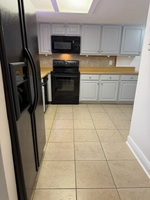 Building Photo - 3430 Sunrise Villas Ct N