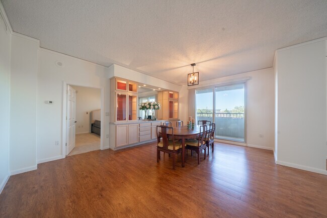 Building Photo - 1 Towers Park Ln