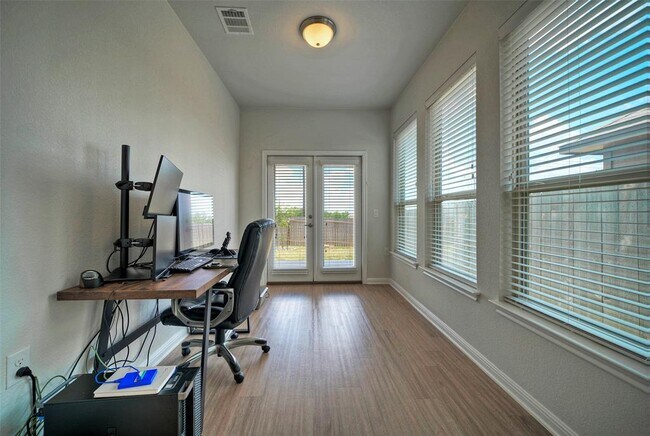 Building Photo - 913 Fortrose Ter