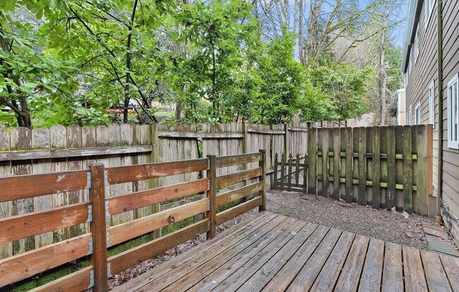 Building Photo - 1614 Village Park Pl