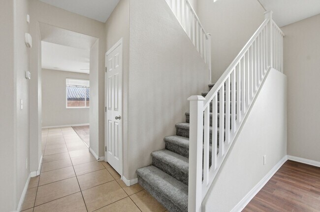 Building Photo - 4 Bedroom House in a Northeast Gated Community