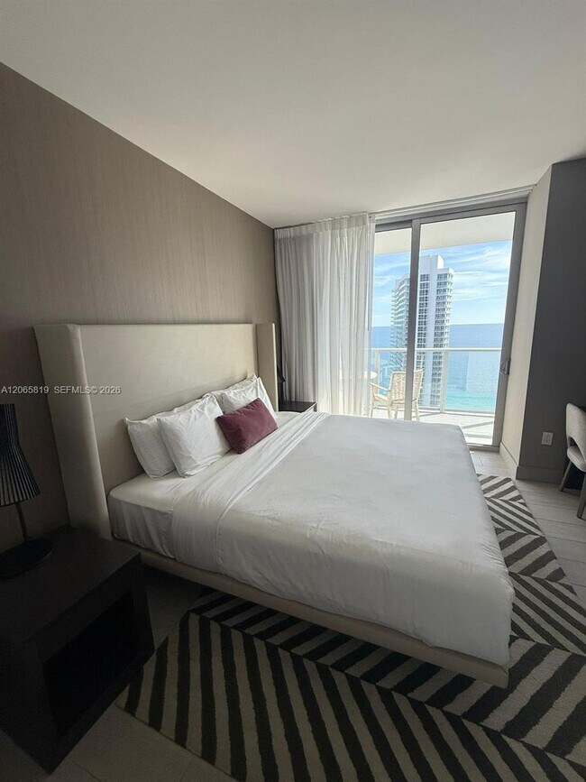 Building Photo - 4010 S Ocean Dr