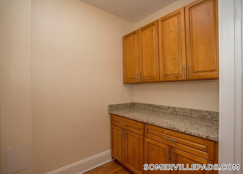 Building Photo - 136 Highland Ave