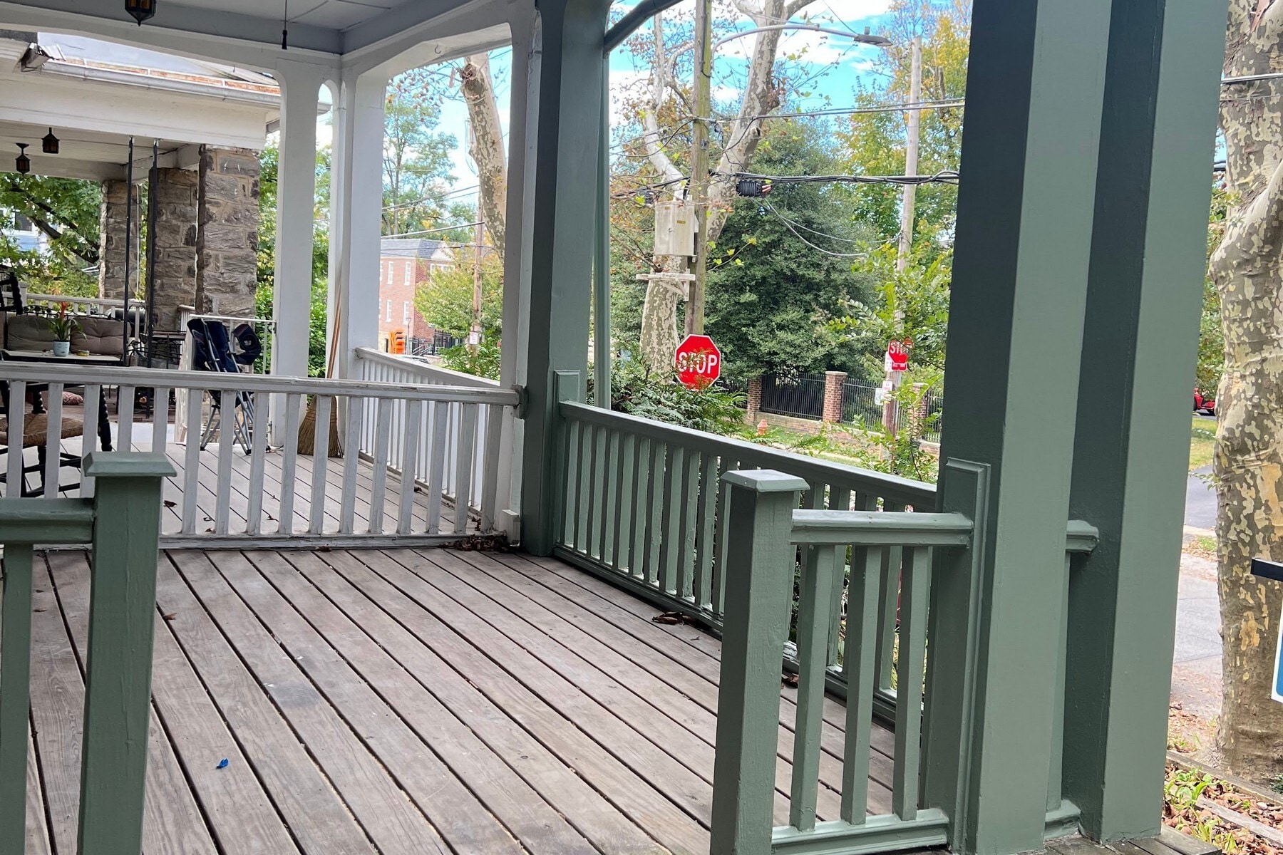 Building Photo - 110 E Roumfort Rd