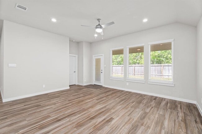 Building Photo - 14334 Winema View Ln