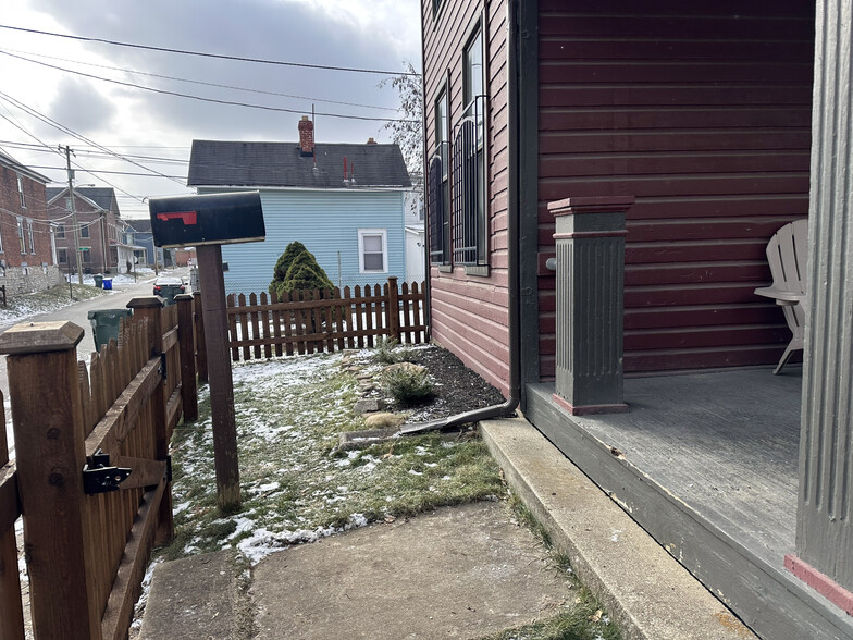 Building Photo - 1163 Say Ave