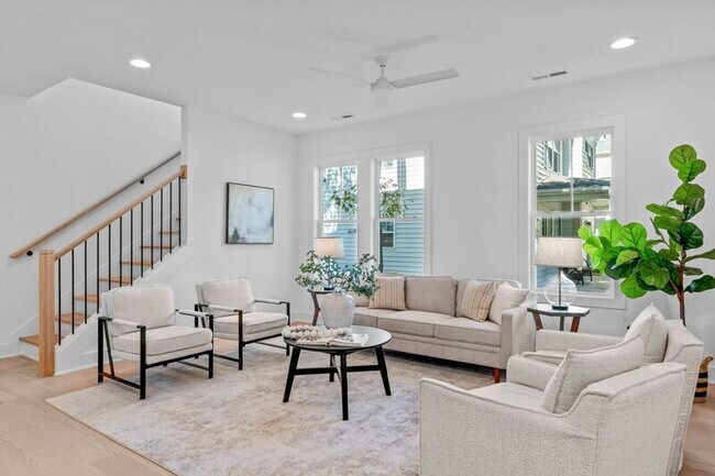 Building Photo - 5057 Lundy Dr