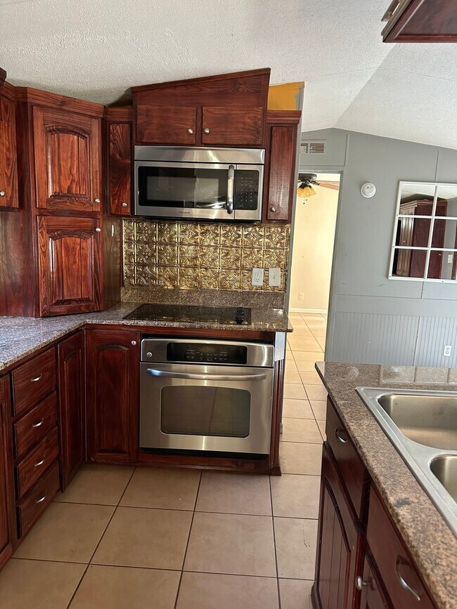 Building Photo - 16979 Pine Trail Dr