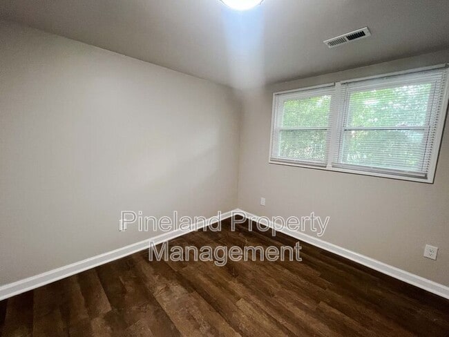 Building Photo - 2155 Goins Dr