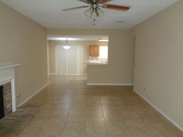 Building Photo - 9222 Palm Shores Dr