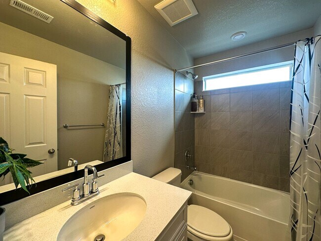 Building Photo - Almost Brand New Meadowlark 4bd 3.5ba home