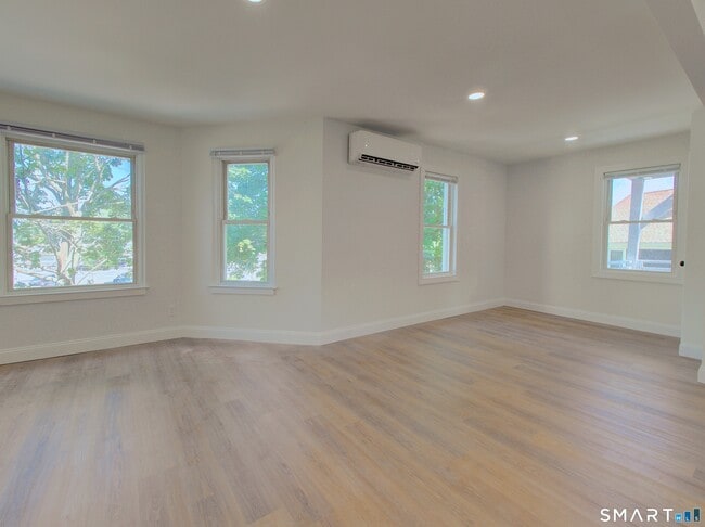 Building Photo - 16 Benham Rd