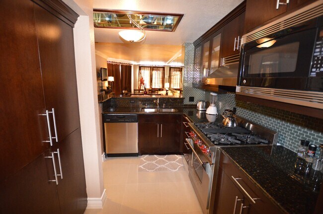 Building Photo - Meridian - Luxury 2 Bed | 2 Bath Condo