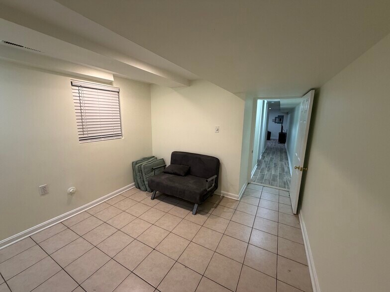 Bedroom 2 - 1830 Ontario Pl NW