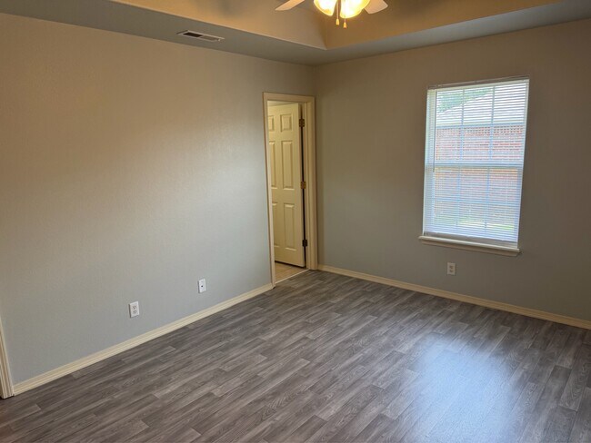 Building Photo - 720 Appleridge Dr