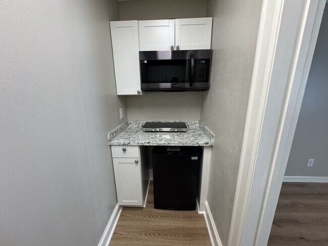 Building Photo - AVAILABLE AUGUST 2026!