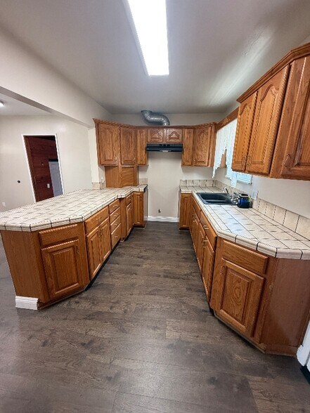 Building Photo - 9936 Rosecrans Ave