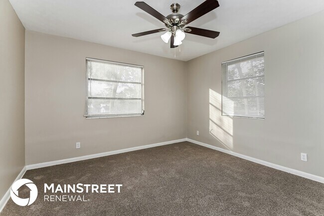 Building Photo - 5563 Primrose Ln