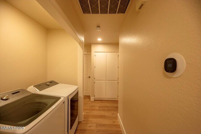 Building Photo - 7562 Wheeldale Cir