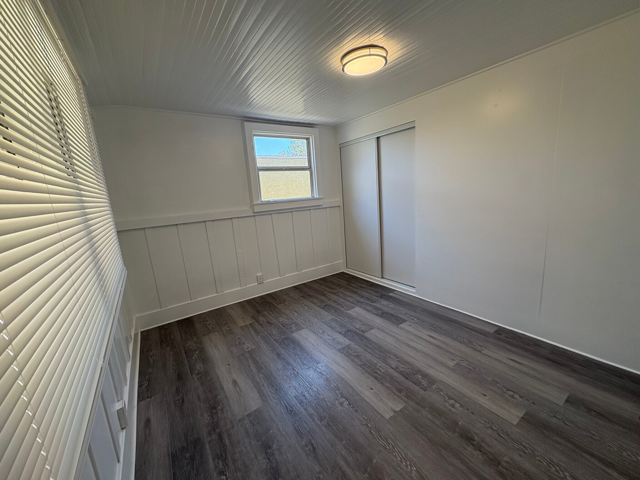 Building Photo - 563 W Sepulveda St