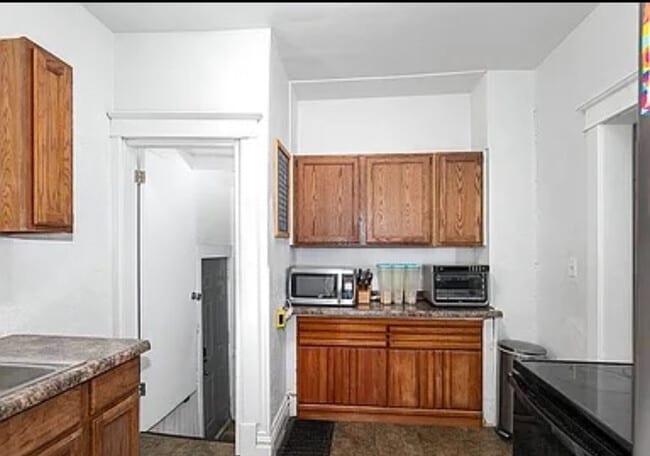 Building Photo - 1318 Division St