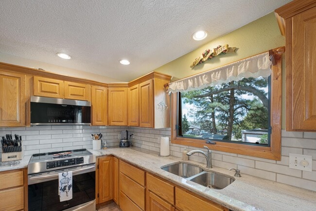 Building Photo - 3615 Horacio Ct NE