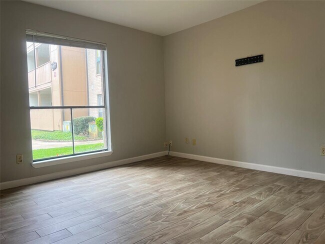 Building Photo - 8419 Hearth Dr