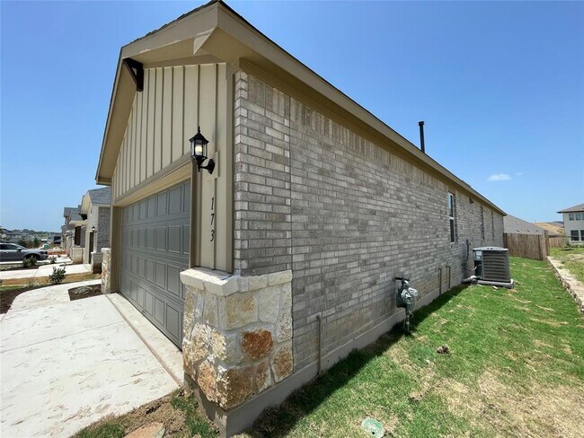 Building Photo - 173 Golden Bell Wy