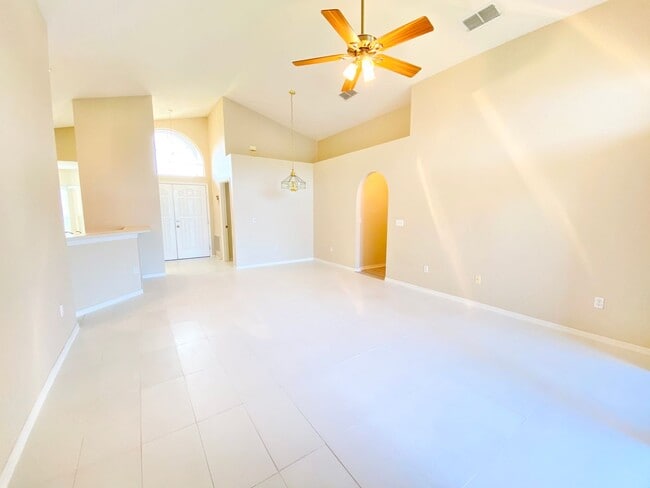 Building Photo - Beautiful Home with Water View in Waterfor...