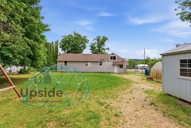 Building Photo - 8719 E Valleyway Ave