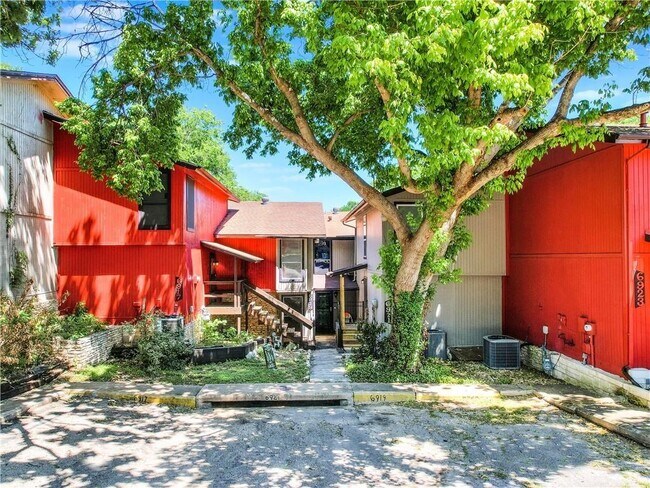 Building Photo - 6919 10 Oaks Cir