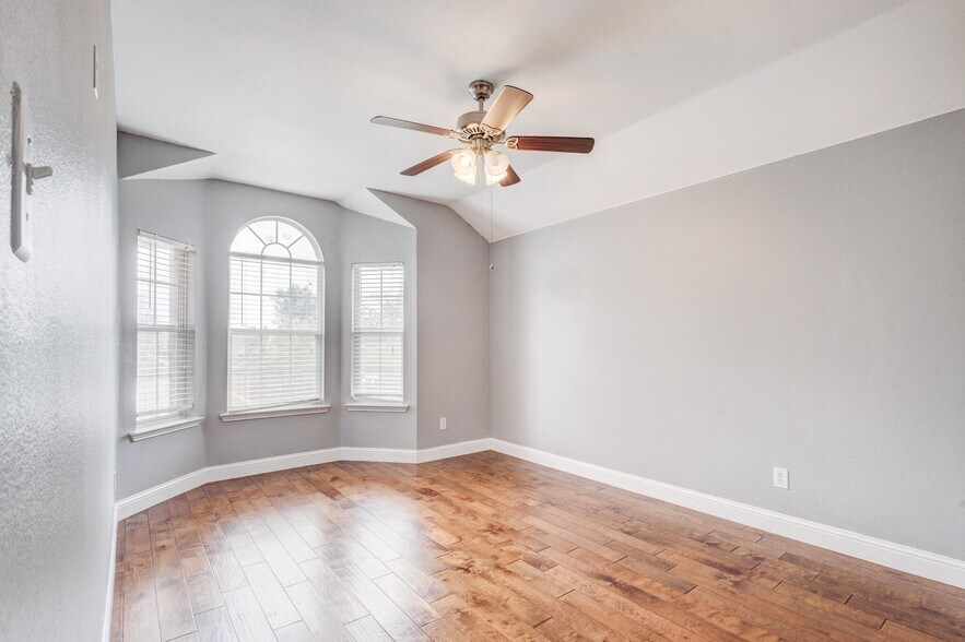 Building Photo - 6107 Lakecrest Dr