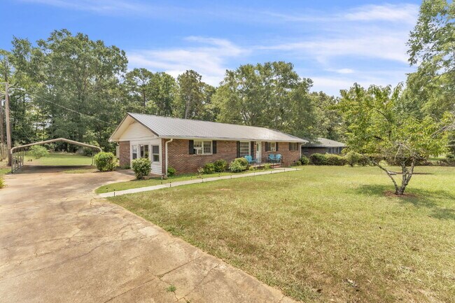 Building Photo - Charming 3-Bed, 2-Bath Haven in Anderson w...