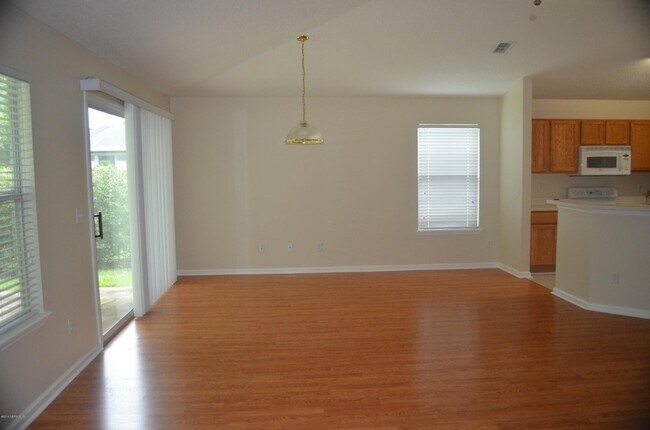 Building Photo - 545 Prosperity Lake Dr