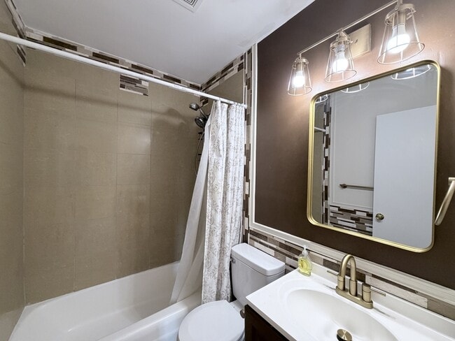 Building Photo - 2404 Pamlico Cir