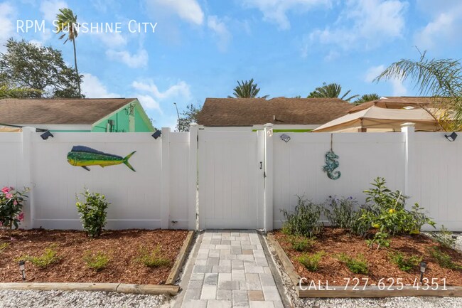 Building Photo - 1500 Clearwater Largo Rd